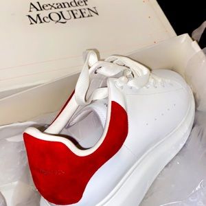 Alexander McQueens brand new never worn